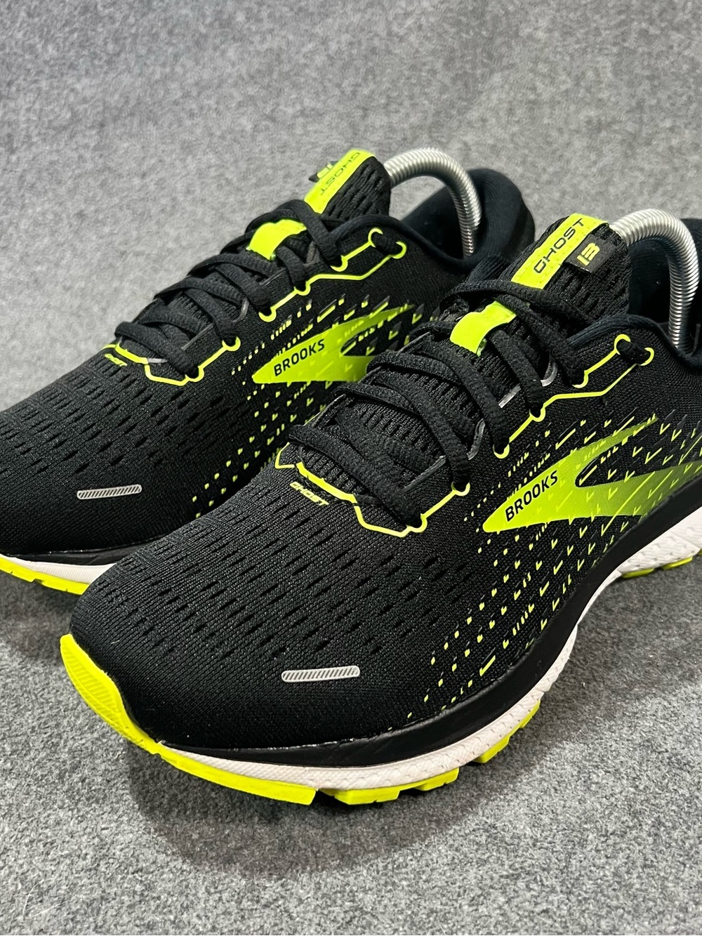 Brooks Ghost 13 Men’s Running Shoe Black/Nightlife Size 8 Wide (2E) Neon Yellow